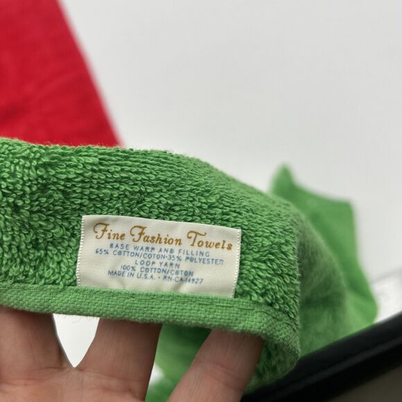 2 Vintage Stevens Utica Fingertip Towels Poinsettia’s Green And Red With Lace - Picture 11 of 11